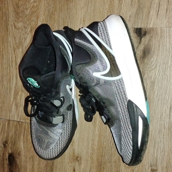 Nike Other - Boys Kyrie Irving Nike Shoes Size 5